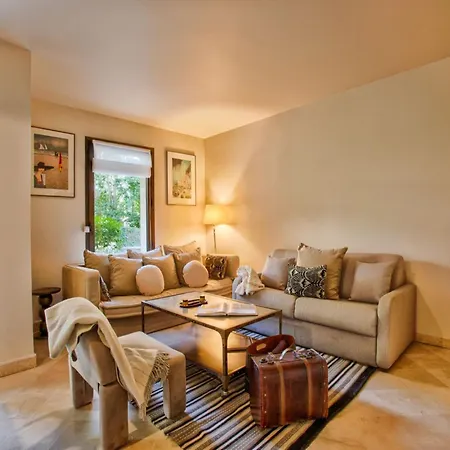 Lovely Flat With Private Garden شقة