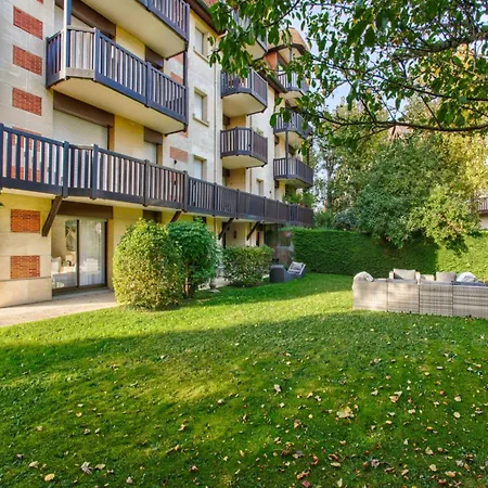 Lovely Flat With Private Garden شقة