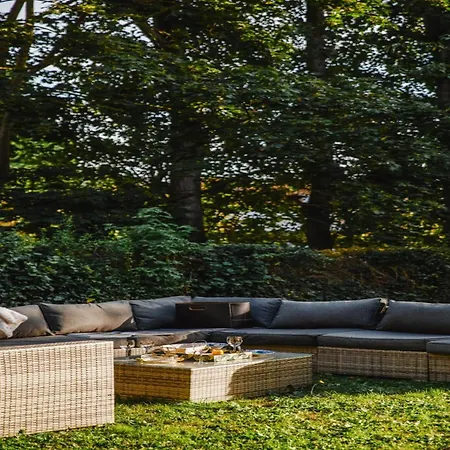 Lovely Flat With Private Garden شقة