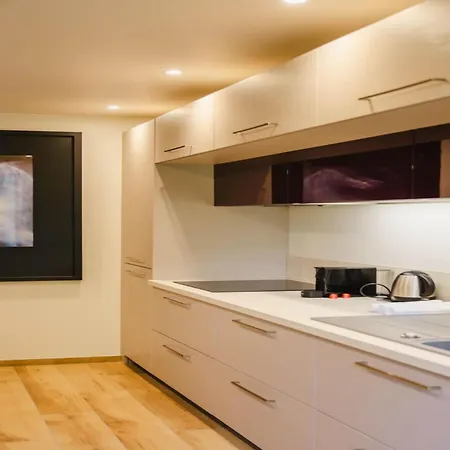 Lovely Flat With Private Garden شقة *