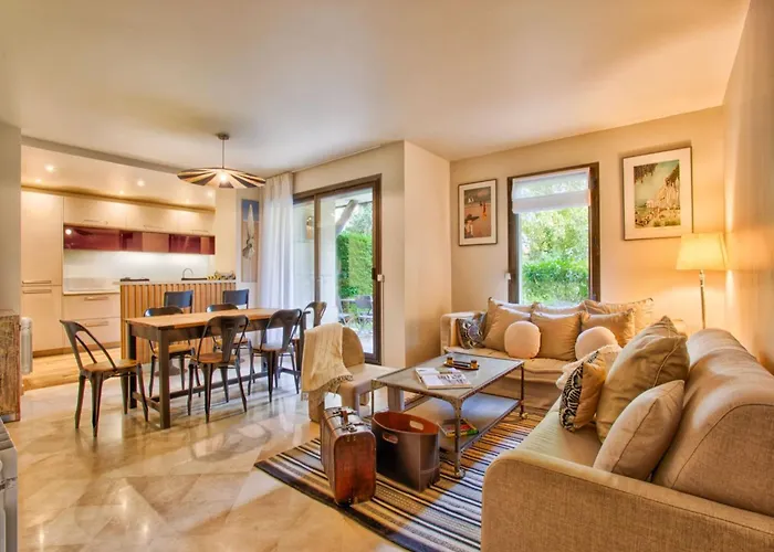 Lägenhet Lovely Flat With Private Garden