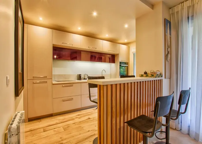 Lägenhet Lovely Flat With Private Garden